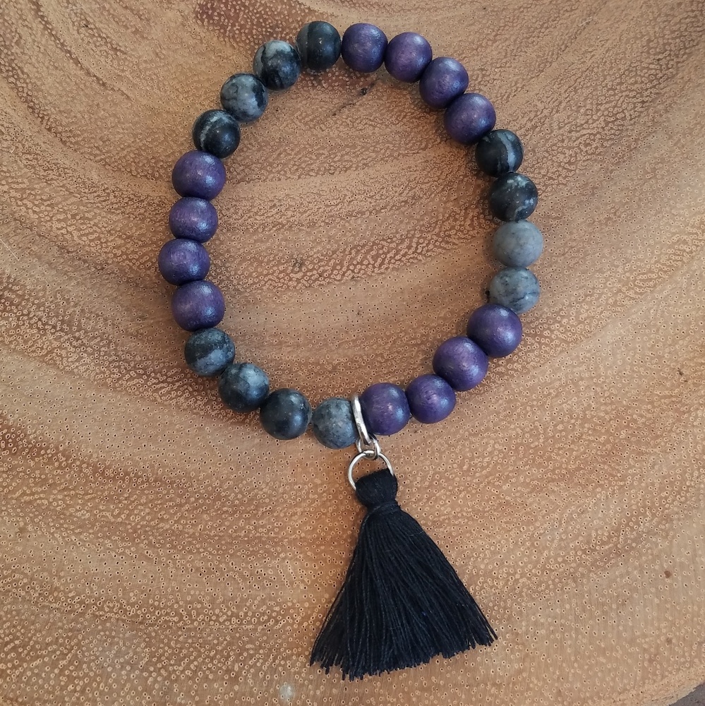 87RWD || Beaded bracelet w/ tassel